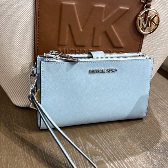 MICHAEL KORS LARGE DOUBLE ZIP WRISTLET WALLET PHONE CASE CLUTCH 
Vista Blue 
NWT - Picture 5 of 16